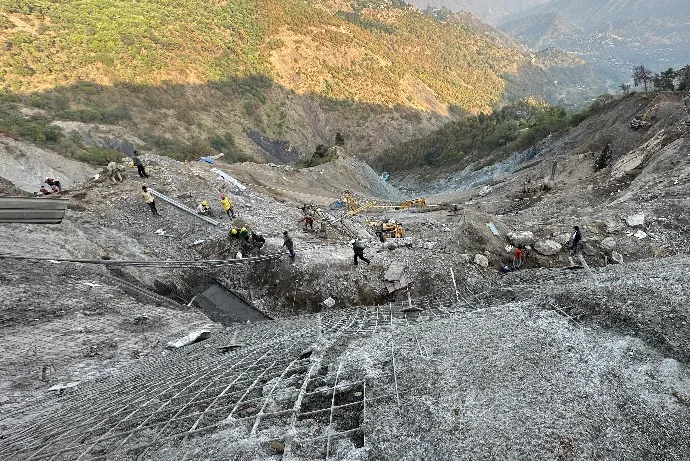Slope stabilisation work in difficult terrain